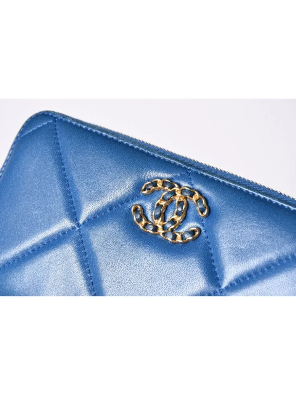 Chanel CC Logo Round Wallet Quilted Blue Leather Gold